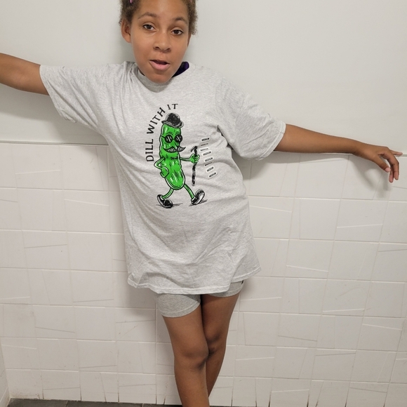 Dill With It Pickle T-Shirt Mens NEW NWT 🎉Host Pick 🎉 Various Sizes Available - Picture 3 of 9